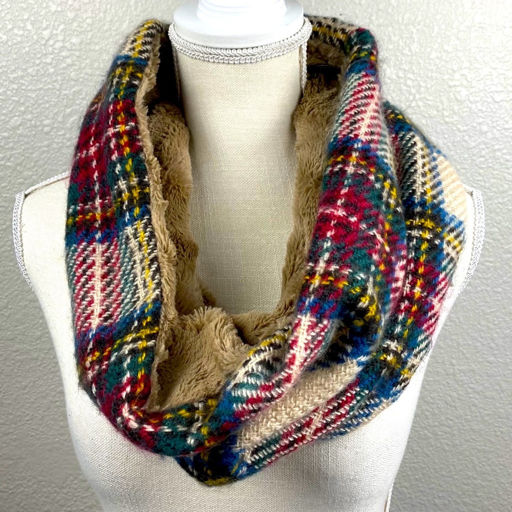 D & Y Plaid Infinity Scarf Soft Fuzzy & Warm